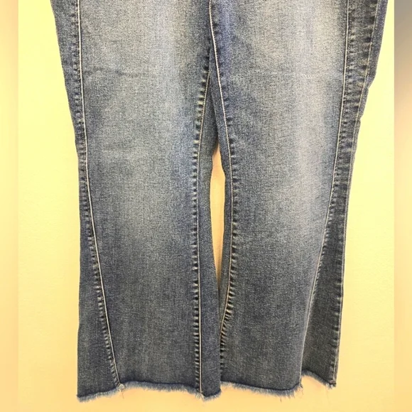 NWT Liverpool Ladies Hannah Flare Wide Medium Wash Denim Jeans - Picture 3 of 10